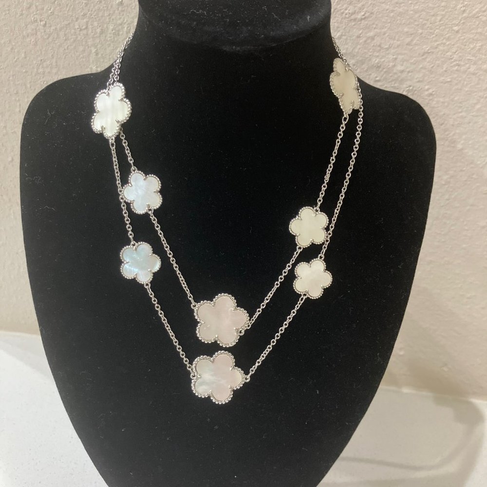 Ivory Clover medallion neklace